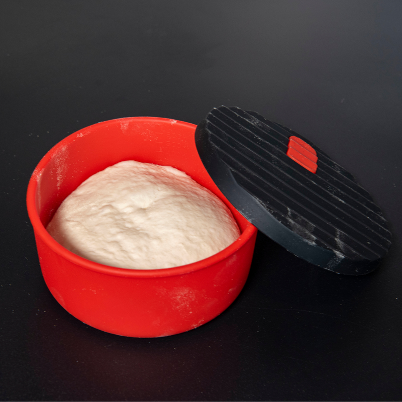 Load image into Gallery viewer, Silicone Pizza Dough Box - 700ml Stackable Fermentation Containers with Airtight Lids
